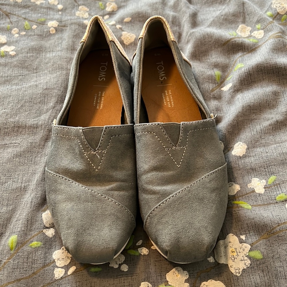 Toms Slip Ons Size 8